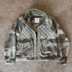 Abercrombie & Fitch camo fleece bomber jacket women’s small